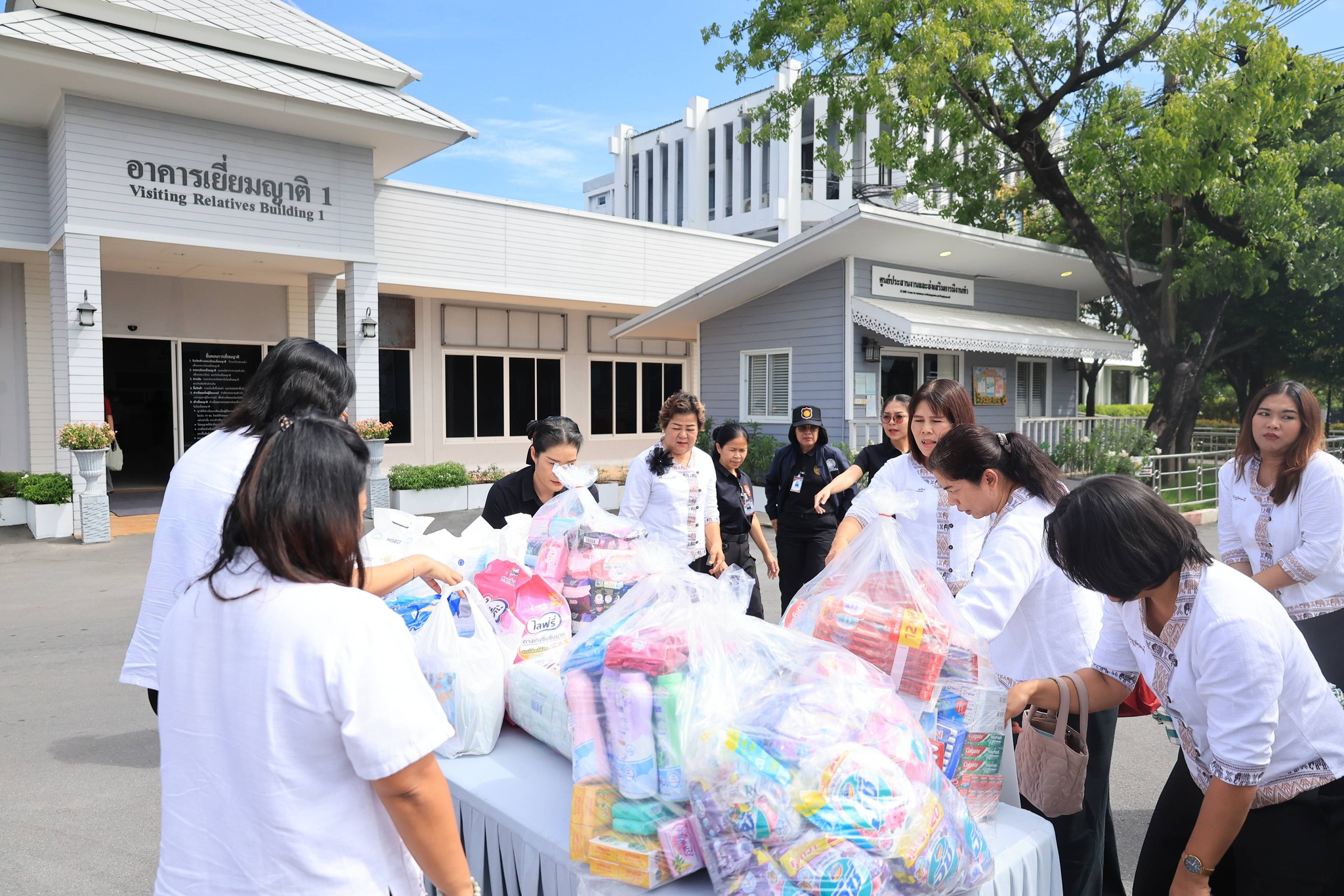 title - สำนักบริหารกลาง ร่วมบริจาคสิ่งของที่จำเป็นสำหรับผู้หญิงและเด็กให้แก่ทัณฑสถานหญิงกลาง